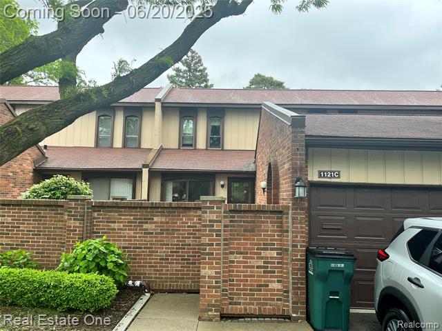 front view picture of 1121 Kirts, Troy, MI. 48084