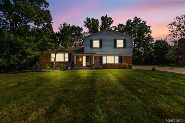 front view picture of 4739 Quarton Rd, Bloomfield Hills, MI. 48301