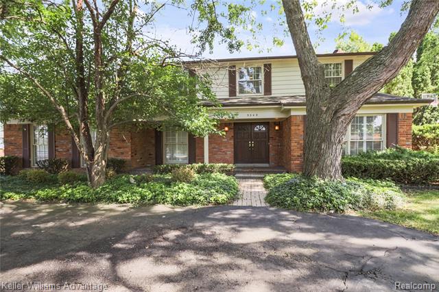 front view picture of 5349 Greenbriar Dr, West Bloomfield, MI. 48323