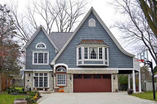 front view picture of 2074 Lakeshire Dr, West Bloomfield, MI. 48323
