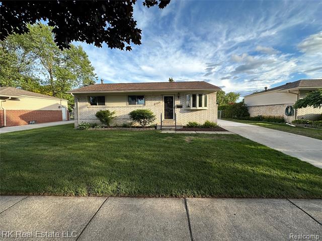 front view picture of 2364 Garry Dr, Troy, MI. 48083