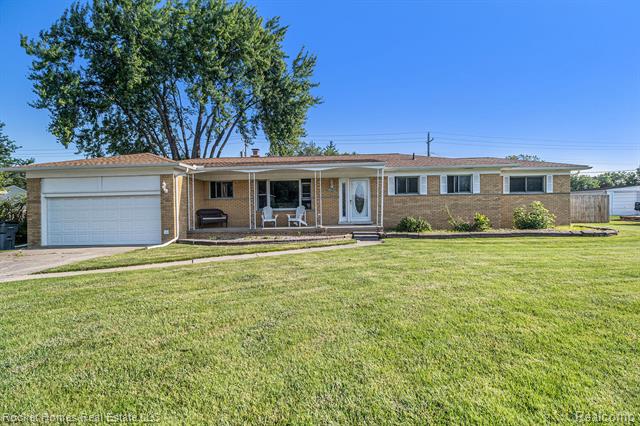 front view picture of 2095 Garry Dr, Troy, MI. 48083