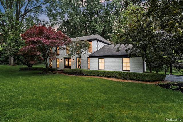 front view picture of 5341 Forest Way, Bloomfield Hills, MI. 48302