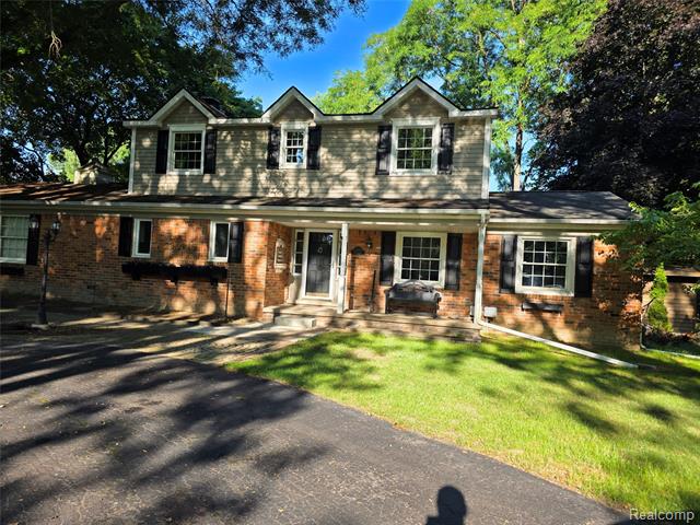 front view picture of 5352 W Doherty St, West Bloomfield, MI. 48323