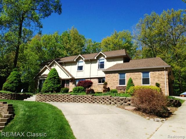 front view picture of 5152 Shenandoah Ct, West Bloomfield, MI. 48323