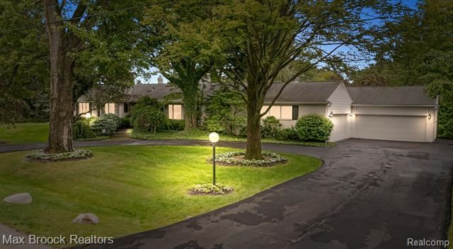 front view picture of 130 Endicott Rd, Bloomfield Hills, MI. 48304
