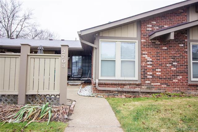front view picture of 2703 Roundtree, Troy, MI. 48083