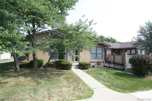 front view picture of 2879 Roundtree, Troy, MI. 48083