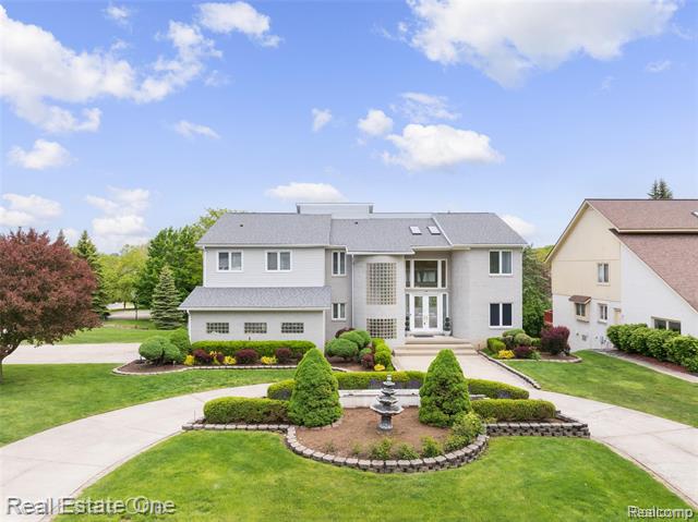 front view picture of 4149 Marlwood Dr, West Bloomfield, MI. 48323