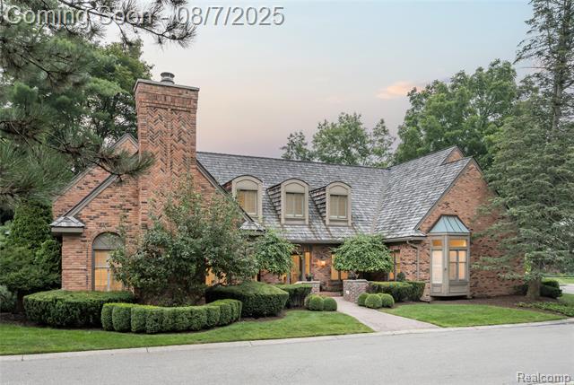 front view picture of 1537 Ashford Ln, Birmingham, MI. 48009