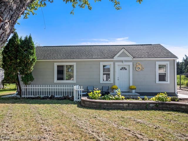 front view picture of 2028 Isabell Dr, Troy, MI. 48083