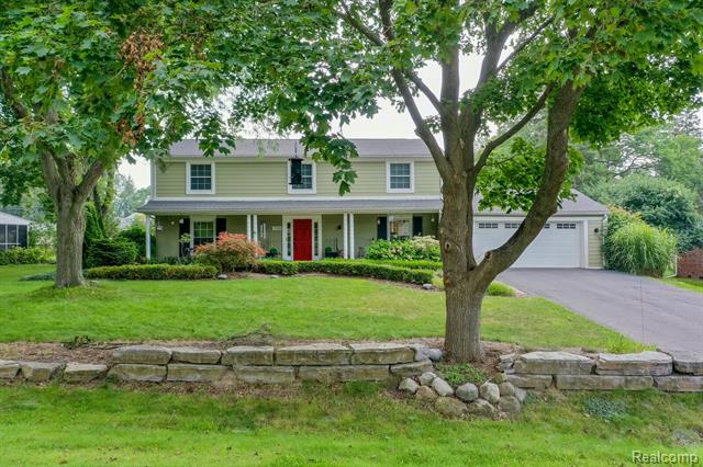 front view picture of 1651 Hoit Tower Dr, Bloomfield Hills, MI. 48302