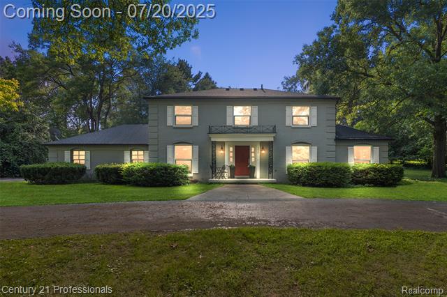 front view picture of 5420 Lahser Rd, Bloomfield Hills, MI. 48302