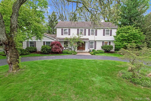 front view picture of 5372 Forest Way, Bloomfield Hills, MI. 48302