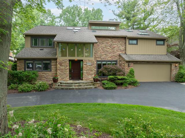 front view picture of 4683 Maura Ln, West Bloomfield, MI. 48323