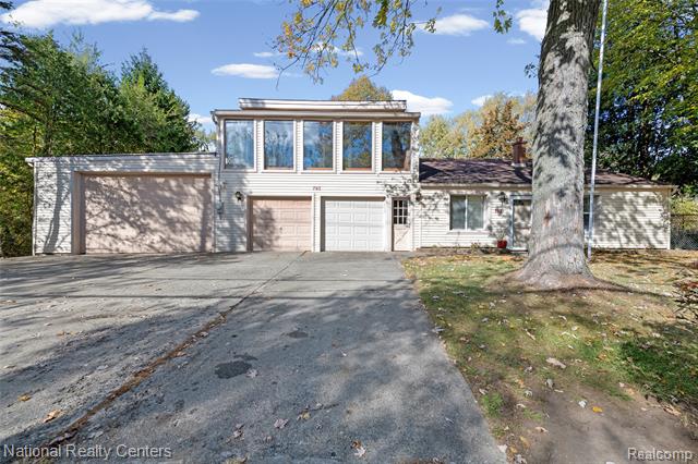 front view picture of 793 Hartland St, Troy, MI. 48083