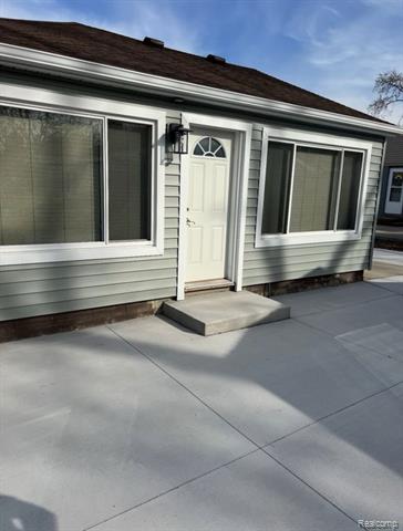 front view picture of 3293 Talbot Dr, Troy, MI. 48083
