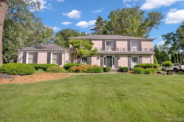 front view picture of 5116 Mohr Valley Ln, Bloomfield Hills, MI. 48304