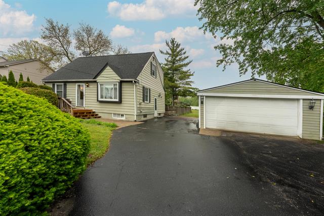 front view picture of 3300 Ellenboro St, Troy, MI. 48083