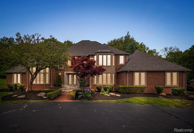 front view picture of 4932 Susans Way, Bloomfield Hills, MI. 48302