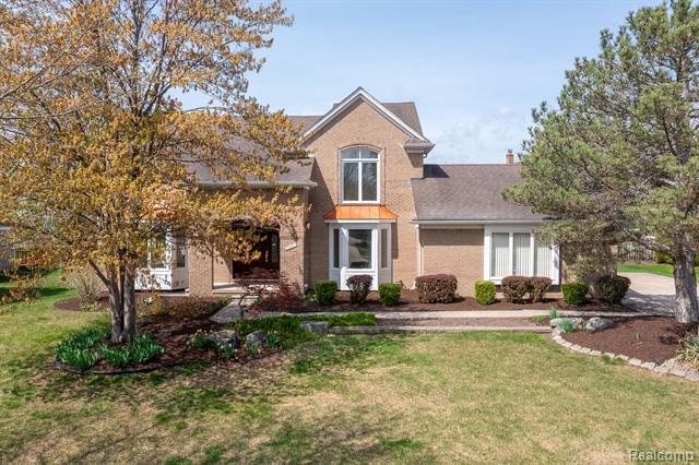 front view picture of 3351 Muerknoll Dr, Troy, MI. 48084