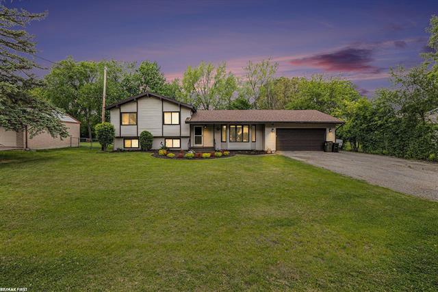 front view picture of 875 Harris Dr, Troy, MI. 48083