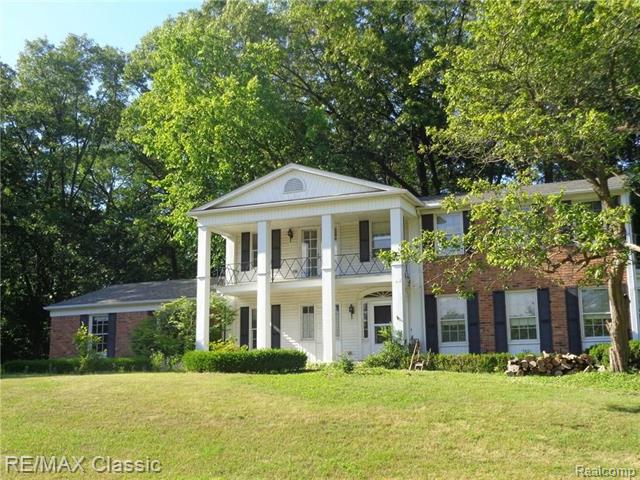 front view picture of 1670 Keller Ln, Bloomfield Hills, MI. 48302