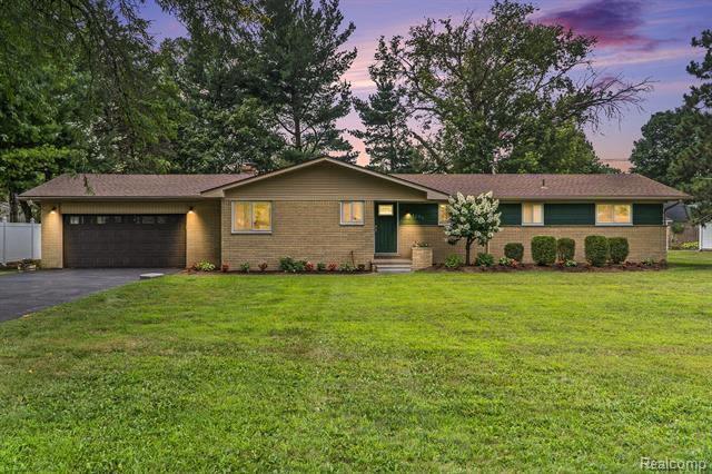 front view picture of 1206 Torpey Dr, Troy, MI. 48083