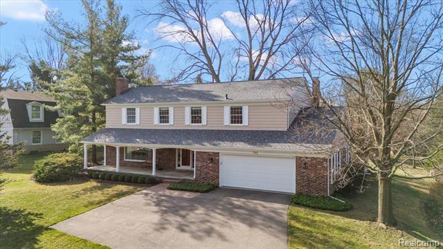 front view picture of 762 Kensington Ln, Bloomfield Hills, MI. 48304