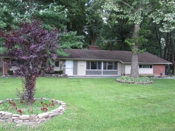 front view picture of 3088 Henhawk Dr, Troy, MI. 48084