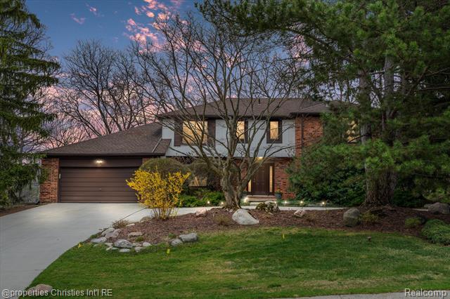 front view picture of 5011 West Bloomfield Lake Rd, West Bloomfield, MI. 48323