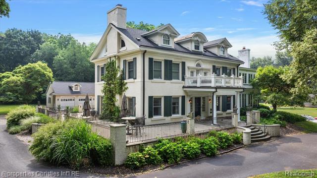 front view picture of 777 Kensington Ln, Bloomfield Hills, MI. 48304