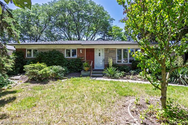 front view picture of 2703 Downey Dr, Troy, MI. 48083