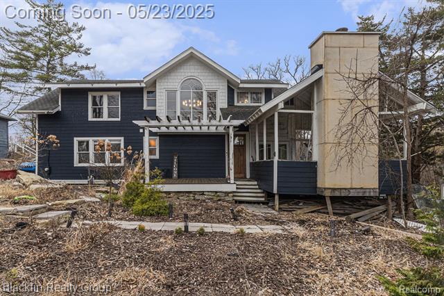 front view picture of 4985 Lockhart St, West Bloomfield, MI. 48323