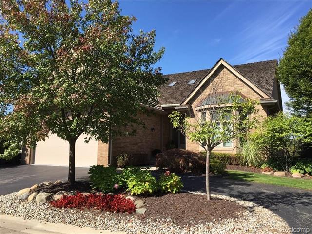 front view picture of 5040 Oakbrooke Dr, West Bloomfield, MI. 48323