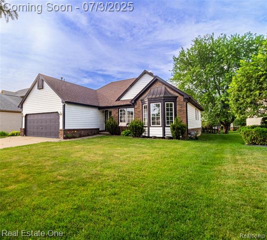front view picture of 2579 Parasol Dr, Troy, MI. 48083