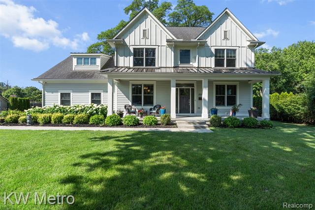 front view picture of 3591 Paddington Dr, Troy, MI. 48084