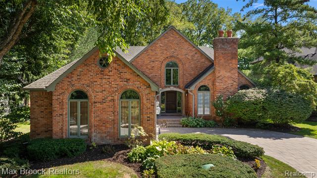 front view picture of 170 Kirkwood Ct, Bloomfield Hills, MI. 48304
