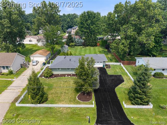front view picture of 385 Trombley Dr, Troy, MI. 48083