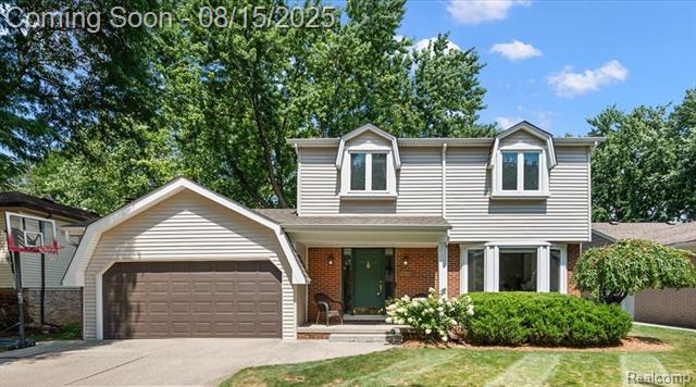 front view picture of 2283 Traverse Dr, Troy, MI. 48083