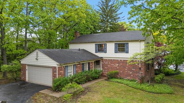 front view picture of 4948 Hardwoods Dr, West Bloomfield, MI. 48323