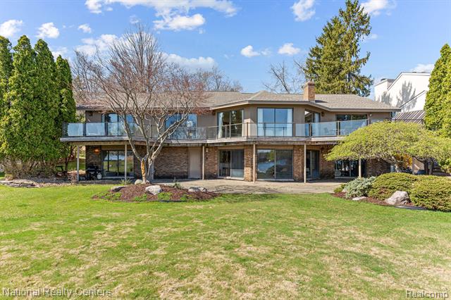 front view picture of 4745 Wendrick Dr, West Bloomfield, MI. 48323