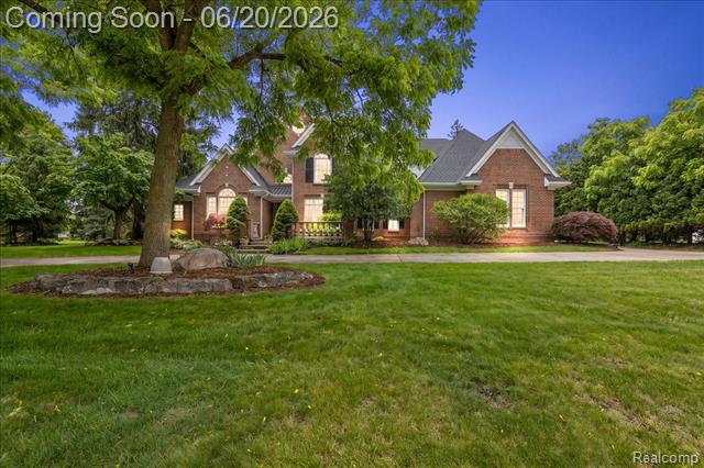 front view picture of 5022 Lone Pine Ln, Bloomfield Hills, MI. 48302