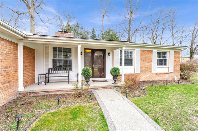 front view picture of 3226 Wendover Rd, Troy, MI. 48084