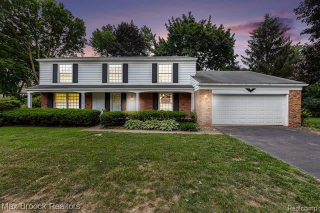front view picture of 942 S Shady Hollow Cir, Bloomfield Hills, MI. 48304