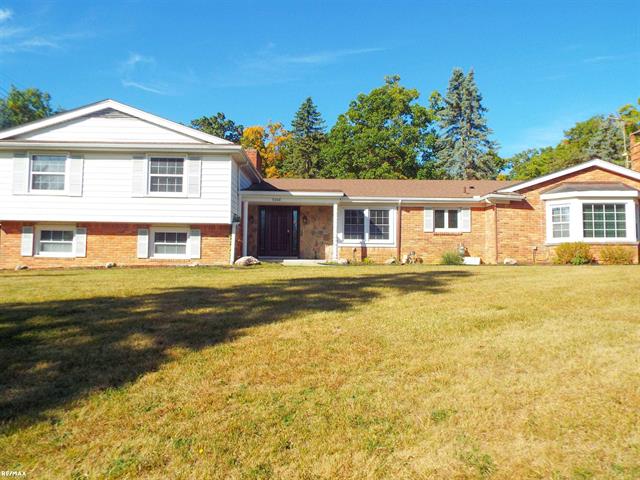 front view picture of 5008 Kings Gate Way, Bloomfield Hills, MI. 48302