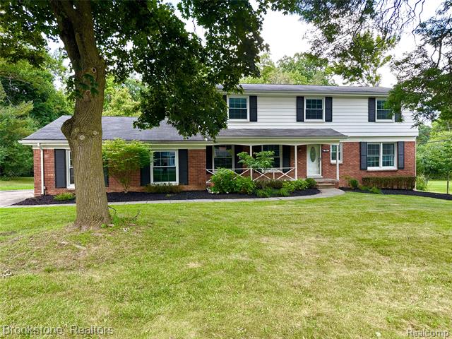 front view picture of 5007 Forest Way, Bloomfield Hills, MI. 48302