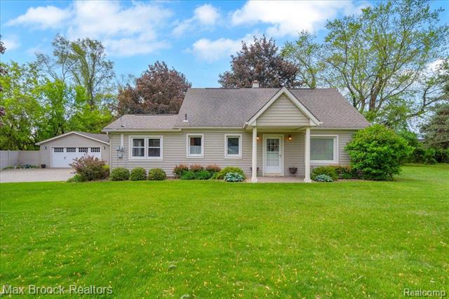 front view picture of 710 Hartland St, Troy, MI. 48083