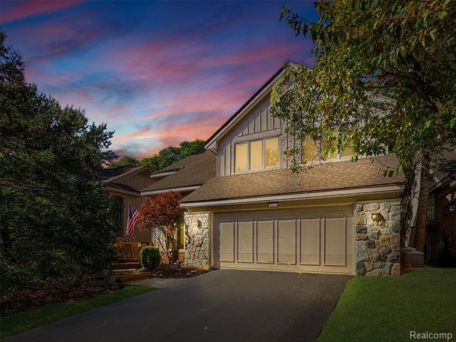 front view picture of 4832 Cliffside Dr, West Bloomfield, MI. 48323