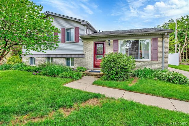 front view picture of 2462 Avalon Dr, Troy, MI. 48083
